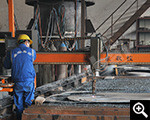 Xinhai workers are cutting models